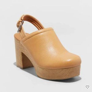 Universal Thread Women's Watson Platform Clog Heels Tan size: 7.5
